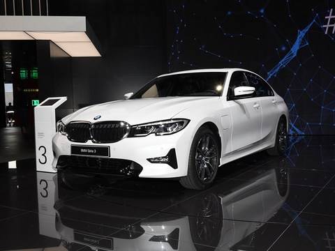 30萬出頭買豪華中型車?合資的?我來給你推薦三款 1b78a942dd8b427143827acf77b1d7db