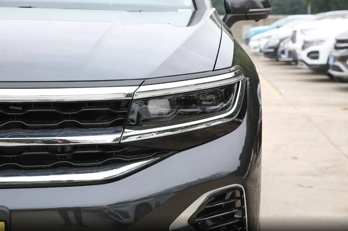 攬境眾享款官降至高4.3萬(wàn),3排大空間+V6動(dòng)力,誰(shuí)能比它更懂家?