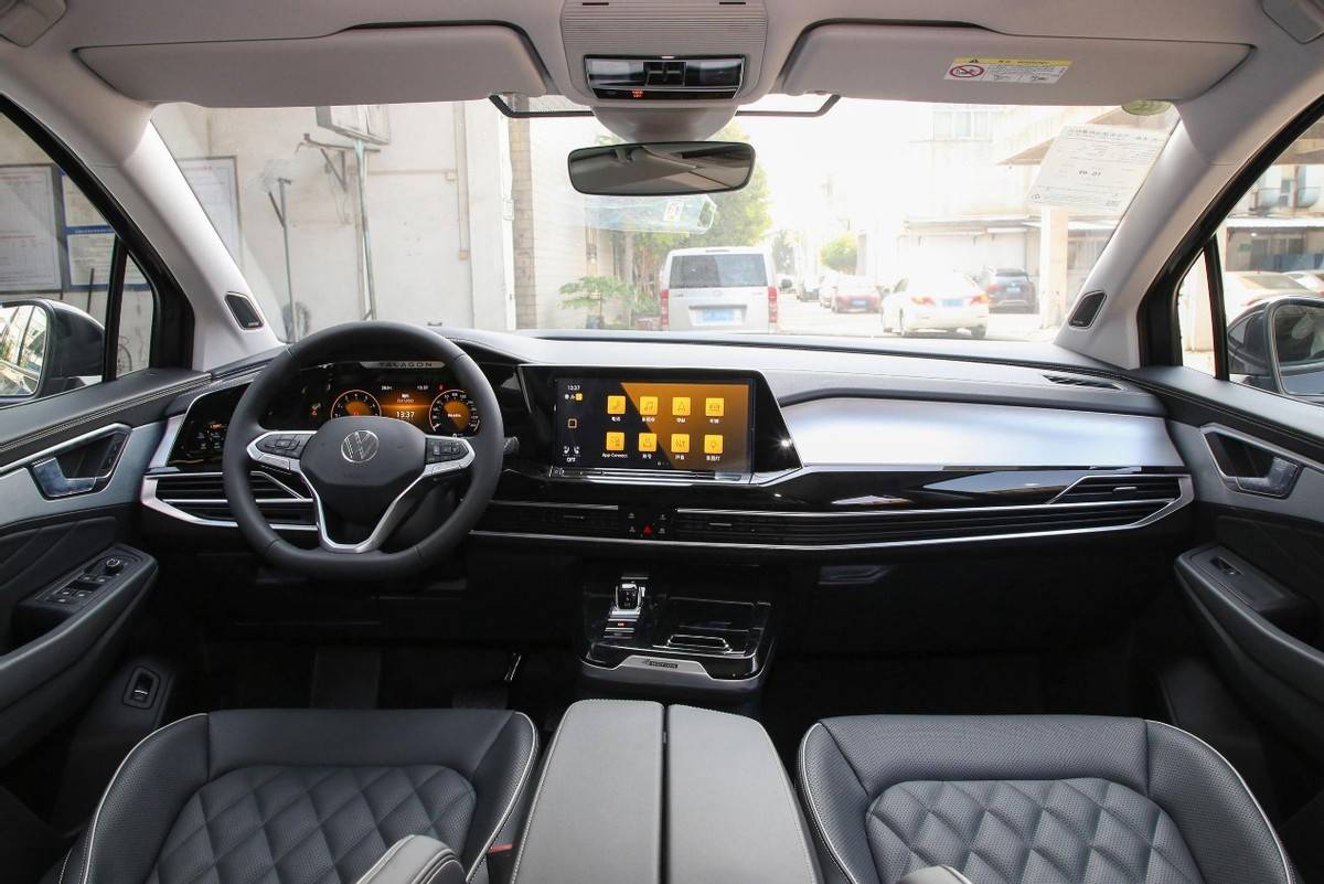 攬境眾享款官降至高4.3萬(wàn),3排大空間+V6動(dòng)力,誰(shuí)能比它更懂家?