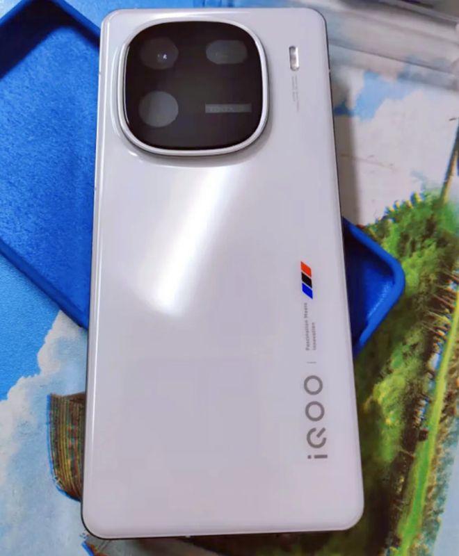 暫定11月初!iQOO 13系列再次被確認,全系潛望+電競雙芯!