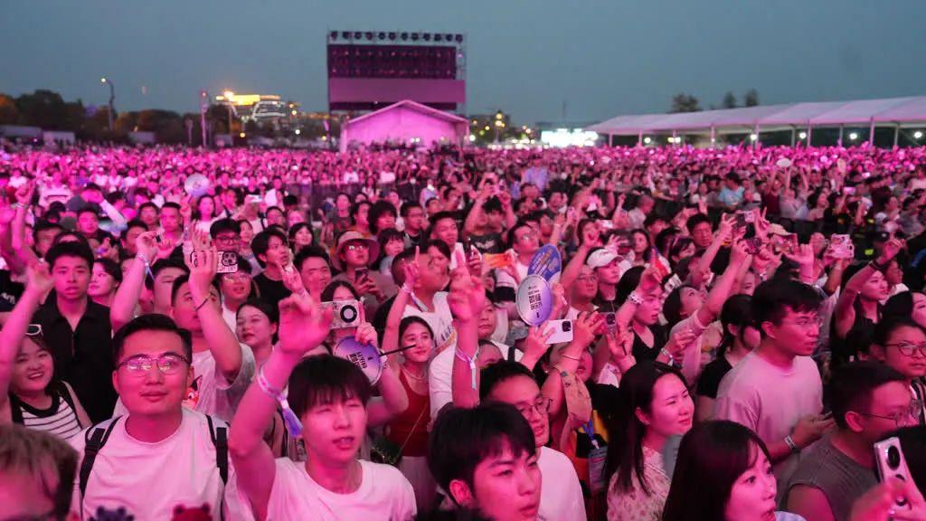 夏韻綿長 藝彩飛揚 ‖ 萬人火熱live現場!QQ音樂巔峰音樂節在綿陽游仙小枧濕地公園火爆開啟!