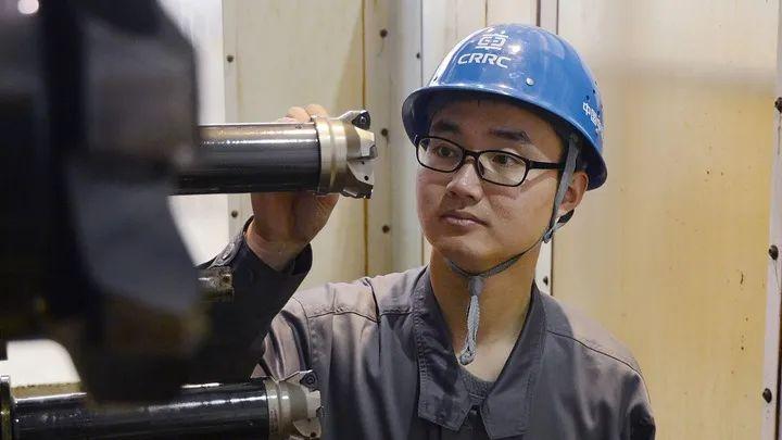 不僅“天才少女”中專生姜萍,這些人才同樣從職校起步