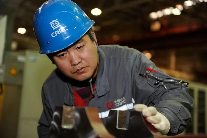 不僅“天才少女”中專生姜萍,這些人才同樣從職校起步