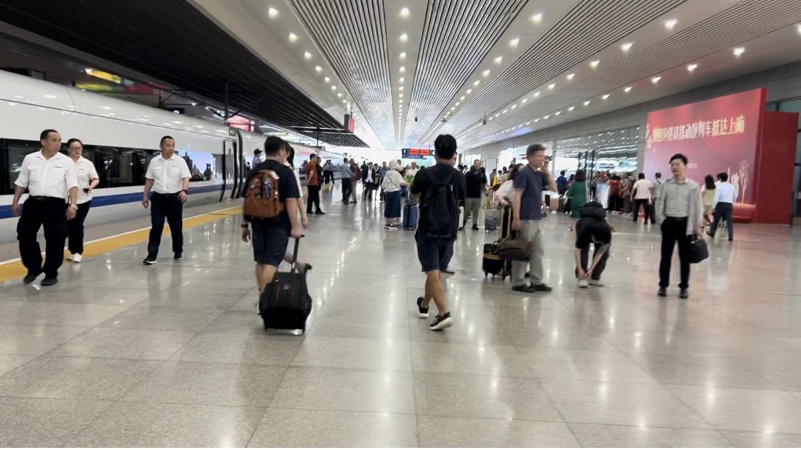 從香港一夜疾馳抵滬!高鐵動臥夕發(fā)朝至,帶來更多交流機遇