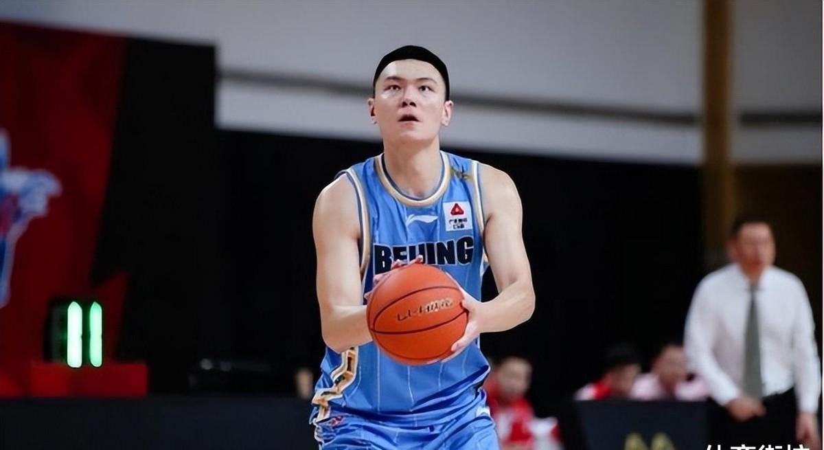 懸念揭曉,北京北汽第一簽浮現,續約三冠老將,球迷:不太看好!