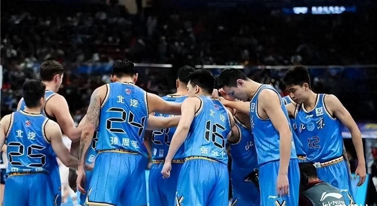 懸念揭曉,北京北汽第一簽浮現,續約三冠老將,球迷:不太看好!