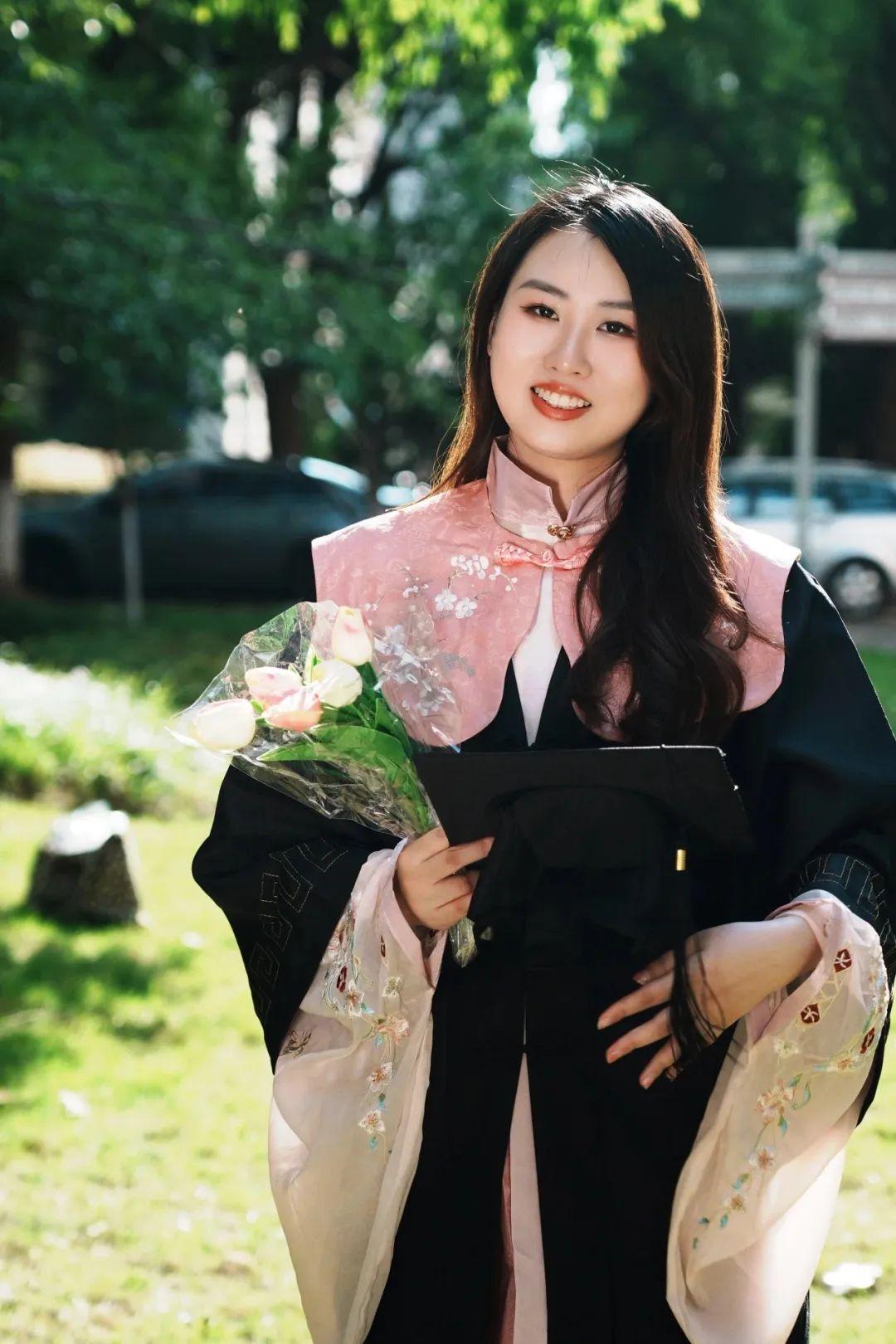 云肩、簪花、馬面裙,東華大學“國風”畢業照致敬青蔥歲月