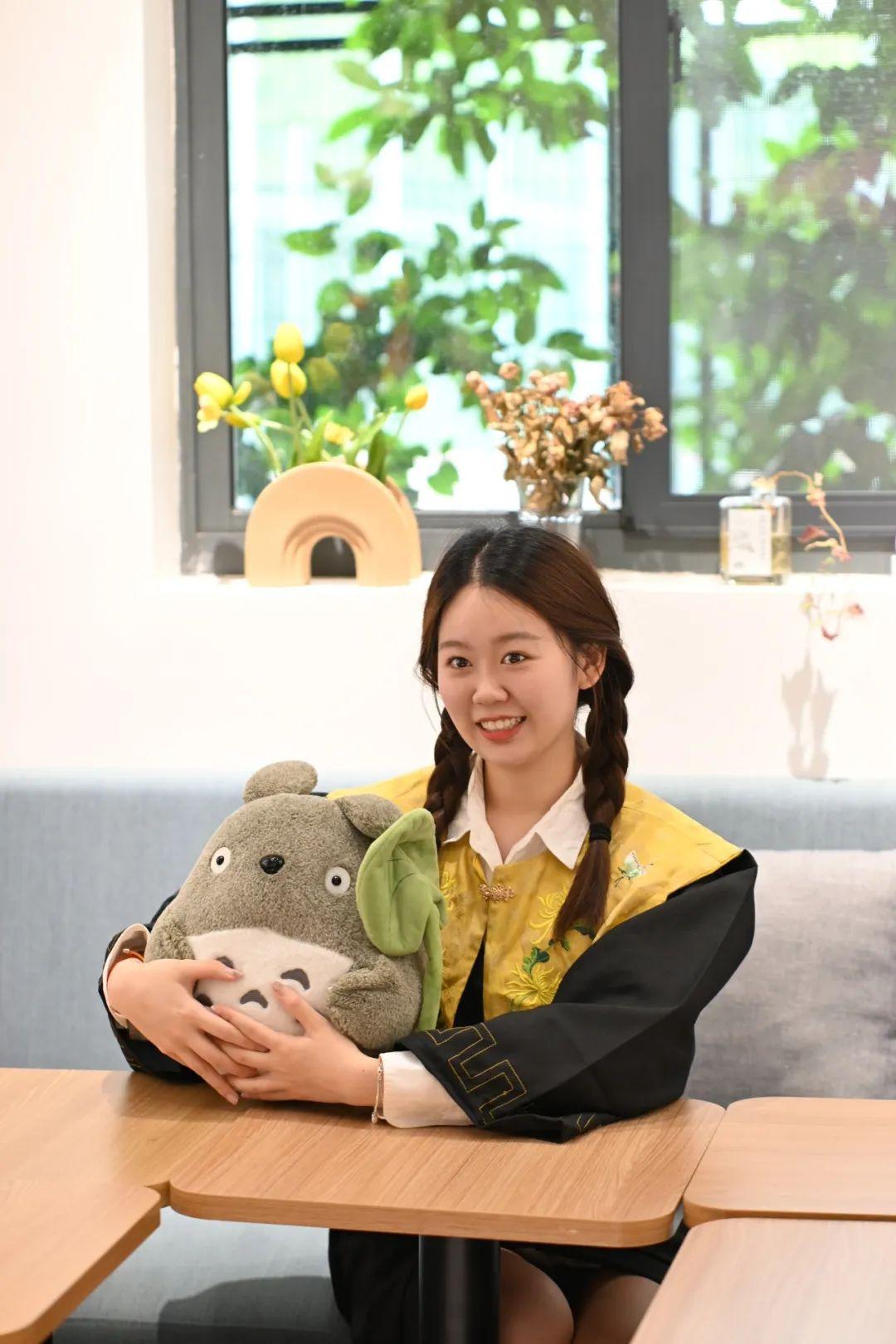 云肩、簪花、馬面裙,東華大學“國風”畢業照致敬青蔥歲月