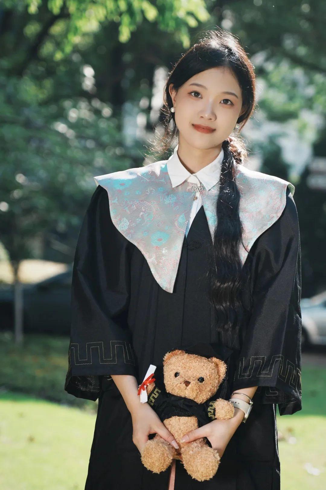 云肩、簪花、馬面裙,東華大學“國風”畢業照致敬青蔥歲月