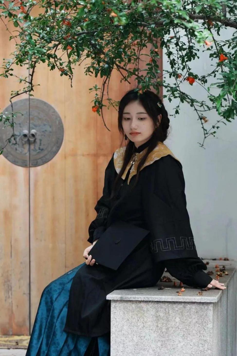 云肩、簪花、馬面裙,東華大學“國風”畢業照致敬青蔥歲月