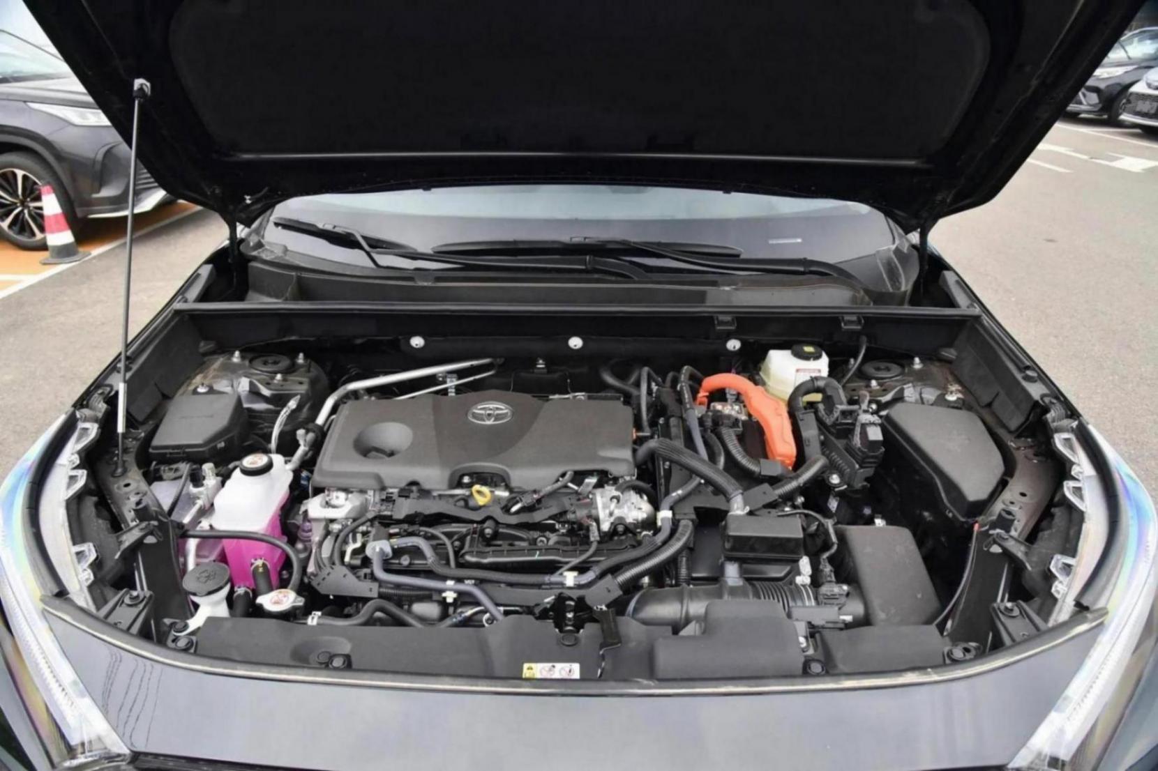 20萬級務實之選,外觀大氣,油耗還低,帶你看一汽豐田-RAV4榮放