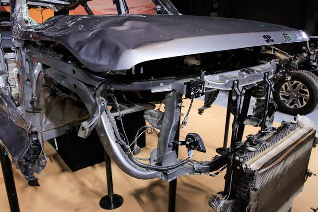 用心做好車!國內首創13個剛度環籠式車身,全新BJ40刀鋒英雄版