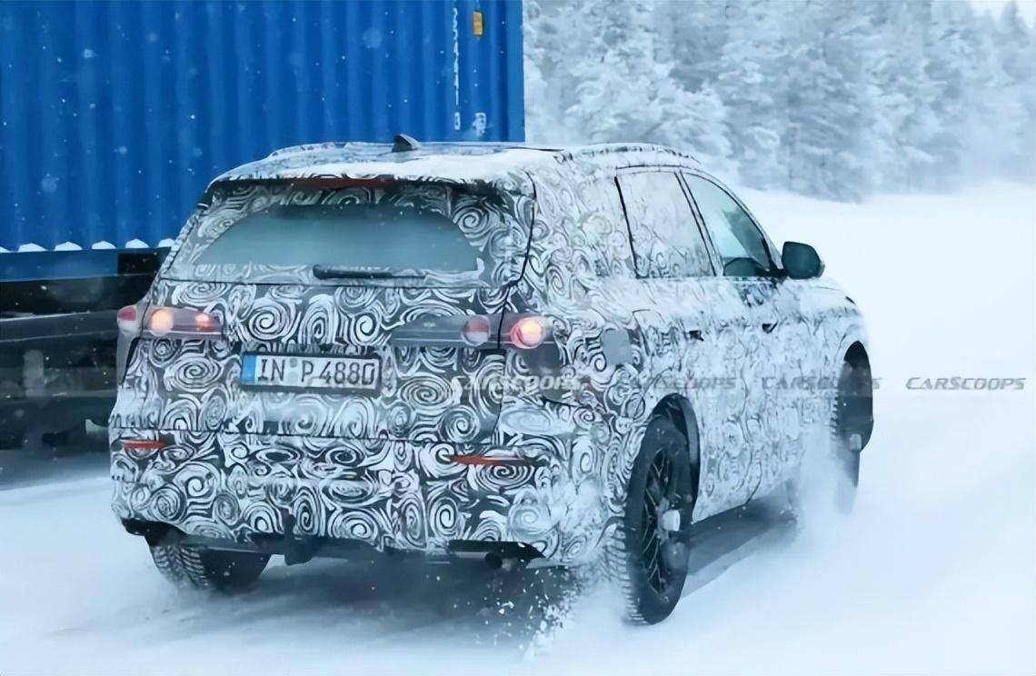 新奧迪Q7諜照曝光,分體大燈+內(nèi)飾三聯(lián)屏,尺寸加大動(dòng)力不變