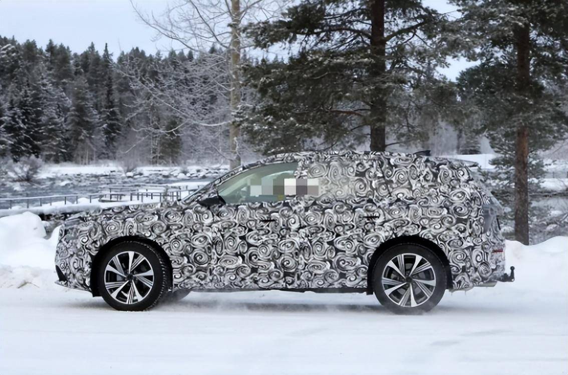 新奧迪Q7諜照曝光,分體大燈+內(nèi)飾三聯(lián)屏,尺寸加大動(dòng)力不變