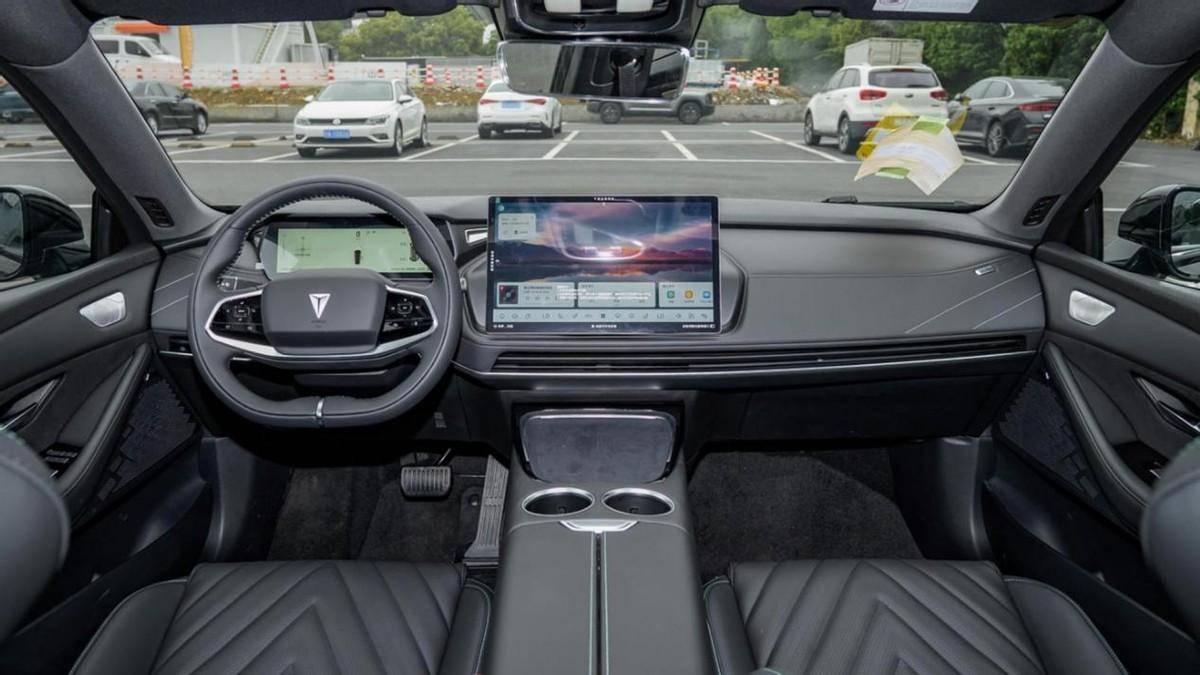 10萬級熱銷車型大比拼,秦L對比深藍SL03,誰的性價比更高?