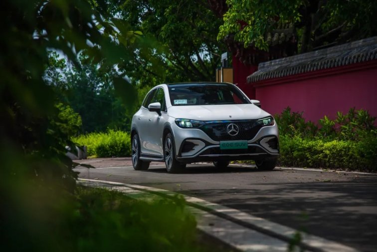 試駕奔馳的EQE純電SUV:豪華超越期待,科技注入情感