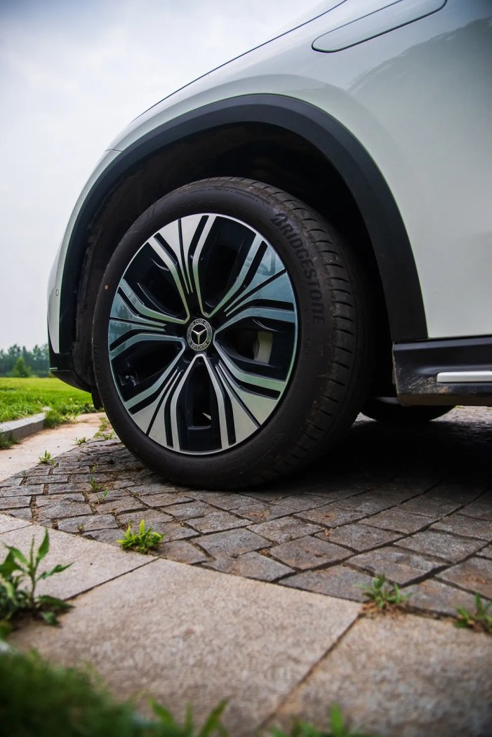 試駕奔馳的EQE純電SUV:豪華超越期待,科技注入情感