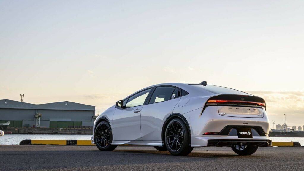 豐田御用改裝廠Tom\'s推出5代普銳斯改裝套件