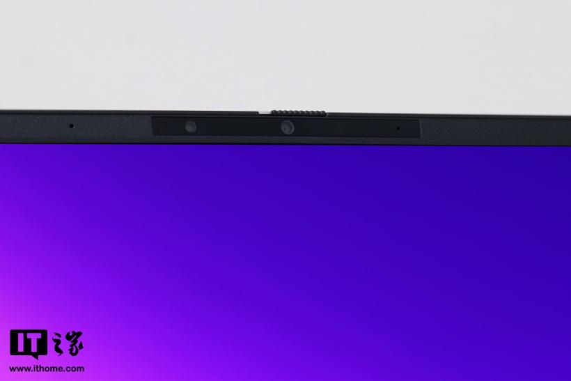 華碩無畏 Pro15 2024 高能 AI 超輕薄本圖賞:纖薄有型