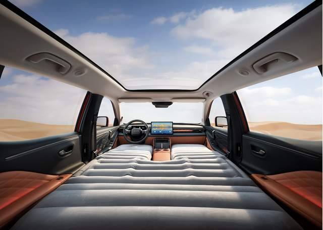 埃安霸王龍內飾公布,又秀了一把核心技術,這是沖著誰來的?