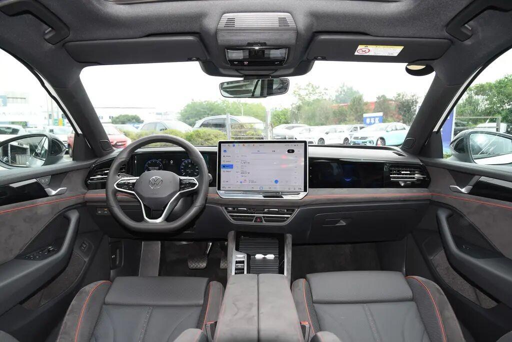 新一代邁騰即將登場,內飾換裝三塊屏,新增1.5T動力,能否大賣?