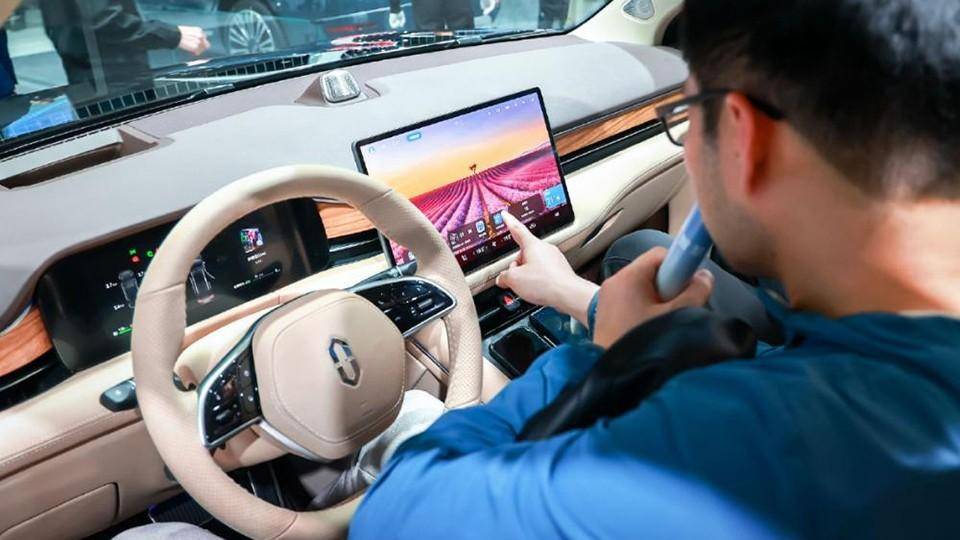 切割安卓后,華為車機比手機更流暢,自動駕駛斷網也能用?