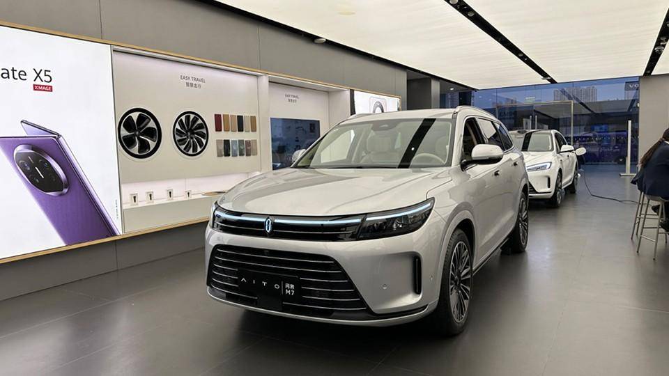 切割安卓后,華為車機比手機更流暢,自動駕駛斷網也能用?