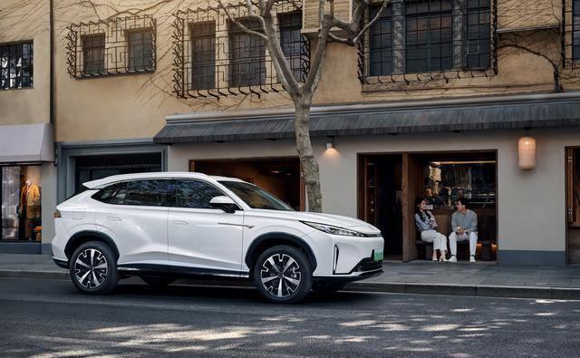 榮耀歸來:榮威D5XDMH與宋PLUSDM-i的激烈對決