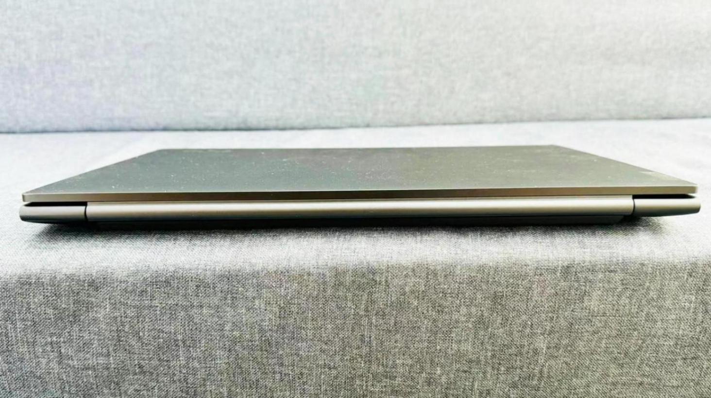 自帶16英寸大號鏡面屏,這款聯想筆記本電腦,有小鍵盤辦公更高效