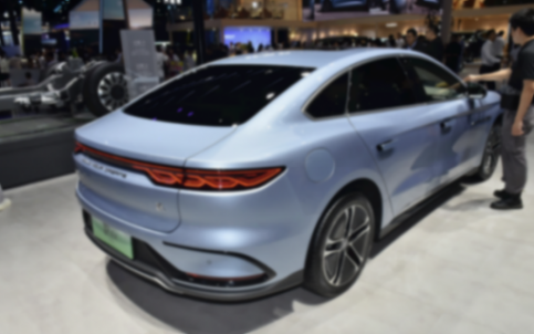 20萬預算想買主打性能家用電車,零跑C01和漢EV,應該怎么選?