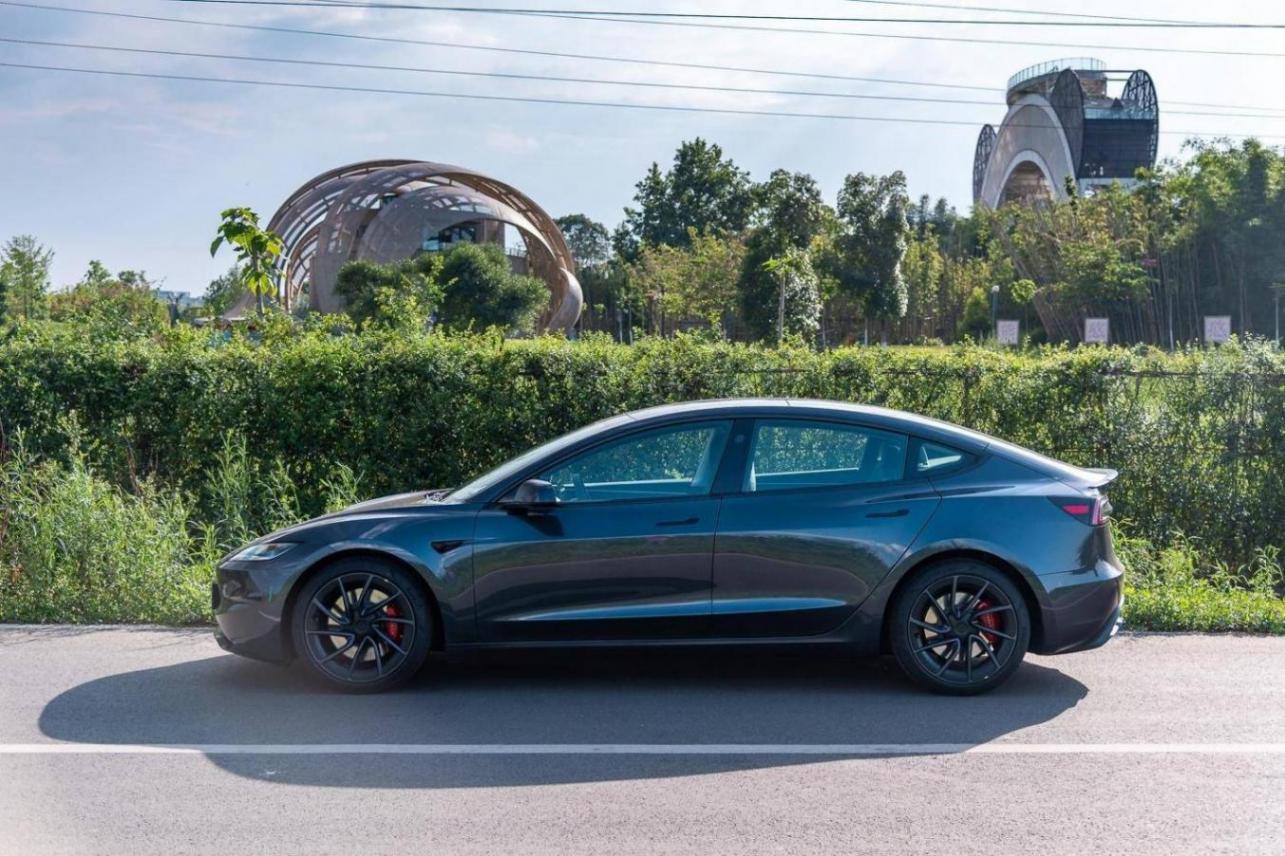 Model 3高性能版開起來怎么樣?聽聽資深車主的評價