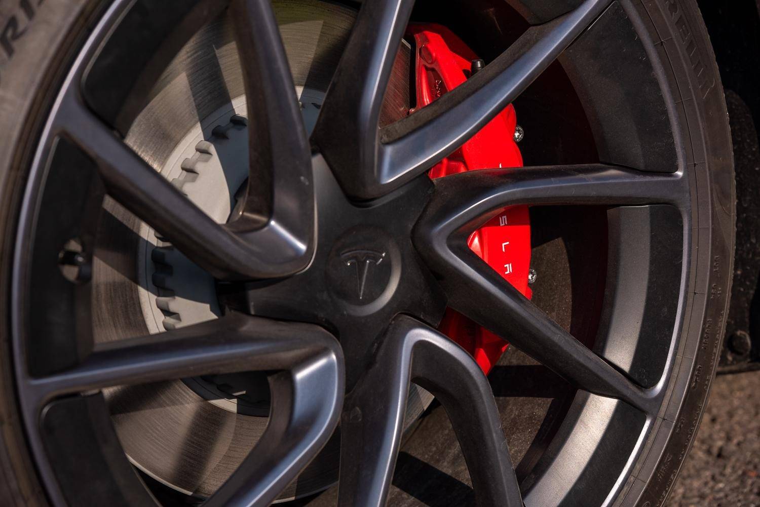 Model 3高性能版開起來怎么樣?聽聽資深車主的評價