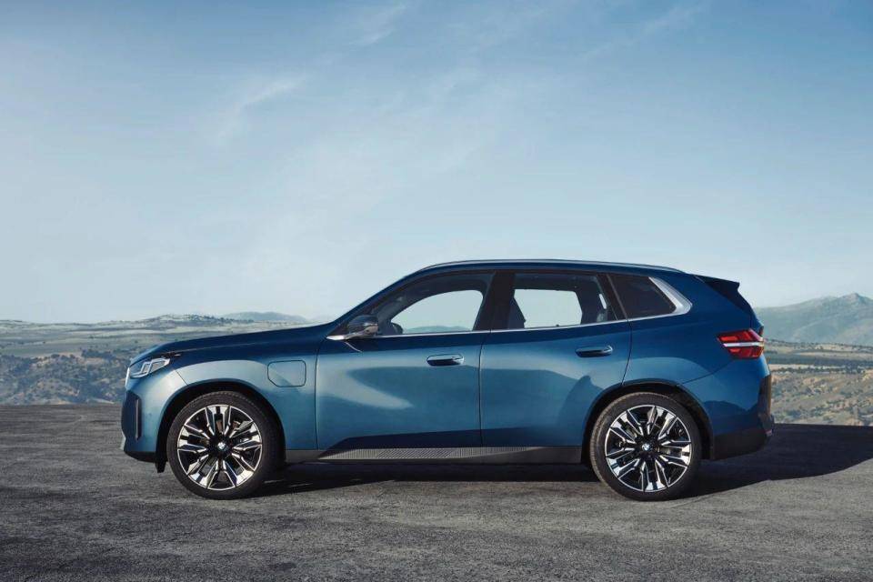 寶馬上硬菜:2款熱銷車更新,內(nèi)飾精裝修!全新1系外觀設(shè)計(jì)引爭(zhēng)議 圖片