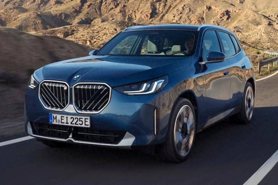 寶馬上硬菜:2款熱銷車更新,內(nèi)飾精裝修!全新1系外觀設(shè)計(jì)引爭(zhēng)議 圖片