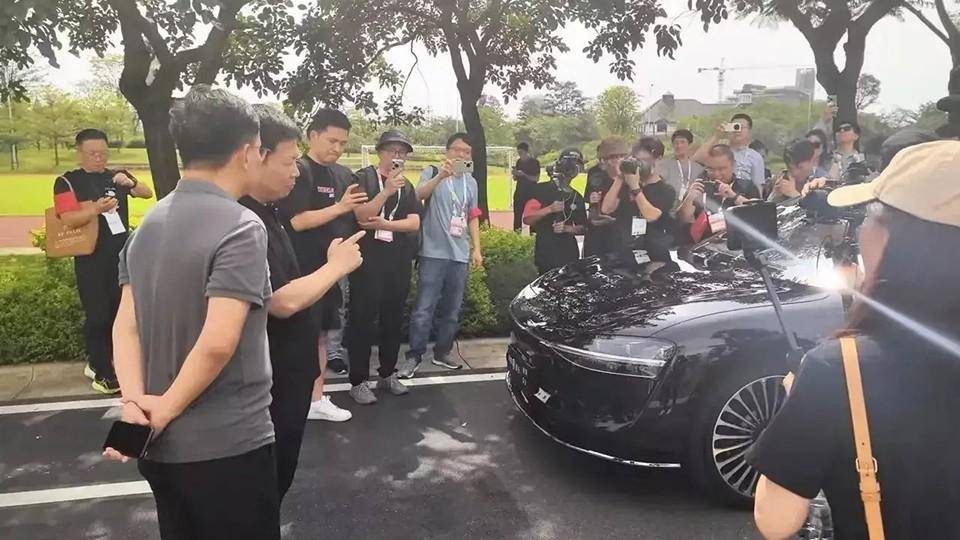 怪不得能贏奔馳,享界S9偷師勞斯萊斯,只差車尾就完美?