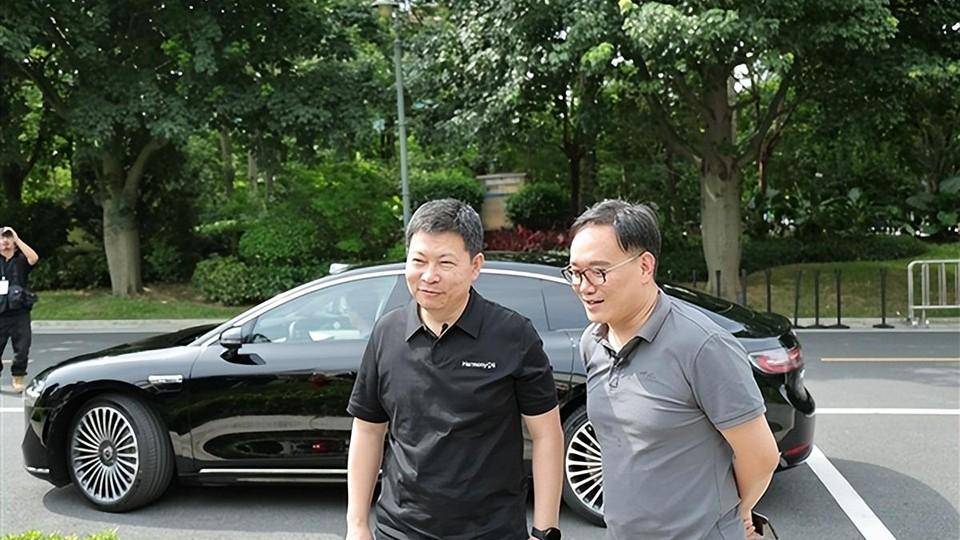 怪不得能贏奔馳,享界S9偷師勞斯萊斯,只差車尾就完美?