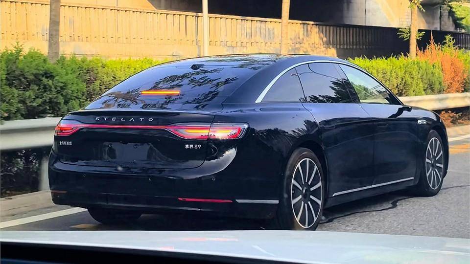 怪不得能贏奔馳,享界S9偷師勞斯萊斯,只差車尾就完美?