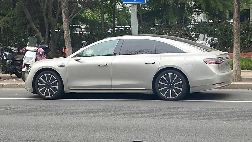 怪不得能贏奔馳,享界S9偷師勞斯萊斯,只差車尾就完美?