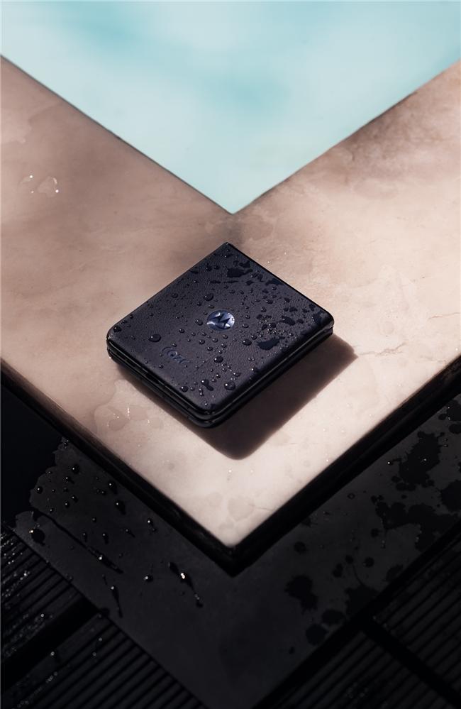 主力外屏竟然是這樣!聯(lián)想moto razr 50系列發(fā)布,3699元起