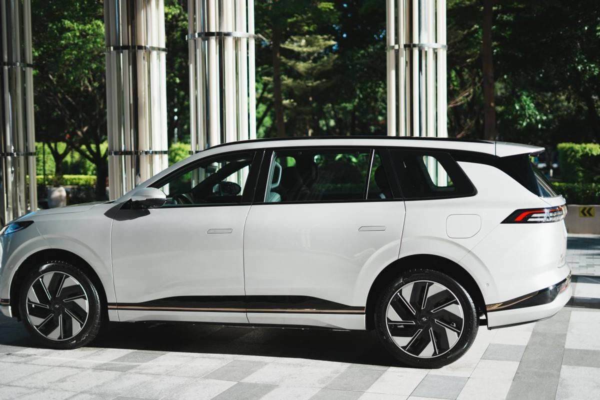 開上東風(fēng)奕派eπ008,平替L8?試駕東風(fēng)奕派eπ008,好開也好大!