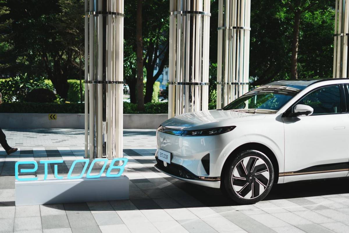 開上東風(fēng)奕派eπ008,平替L8?試駕東風(fēng)奕派eπ008,好開也好大!