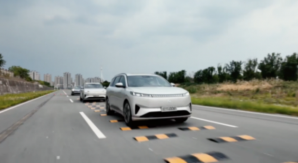 開上東風(fēng)奕派eπ008,平替L8?試駕東風(fēng)奕派eπ008,好開也好大!