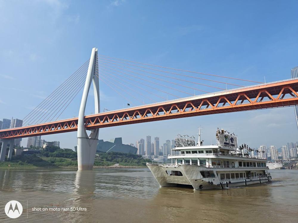 AI加持,全新折疊體驗:moto razr 50 Ultra AI元啟評測