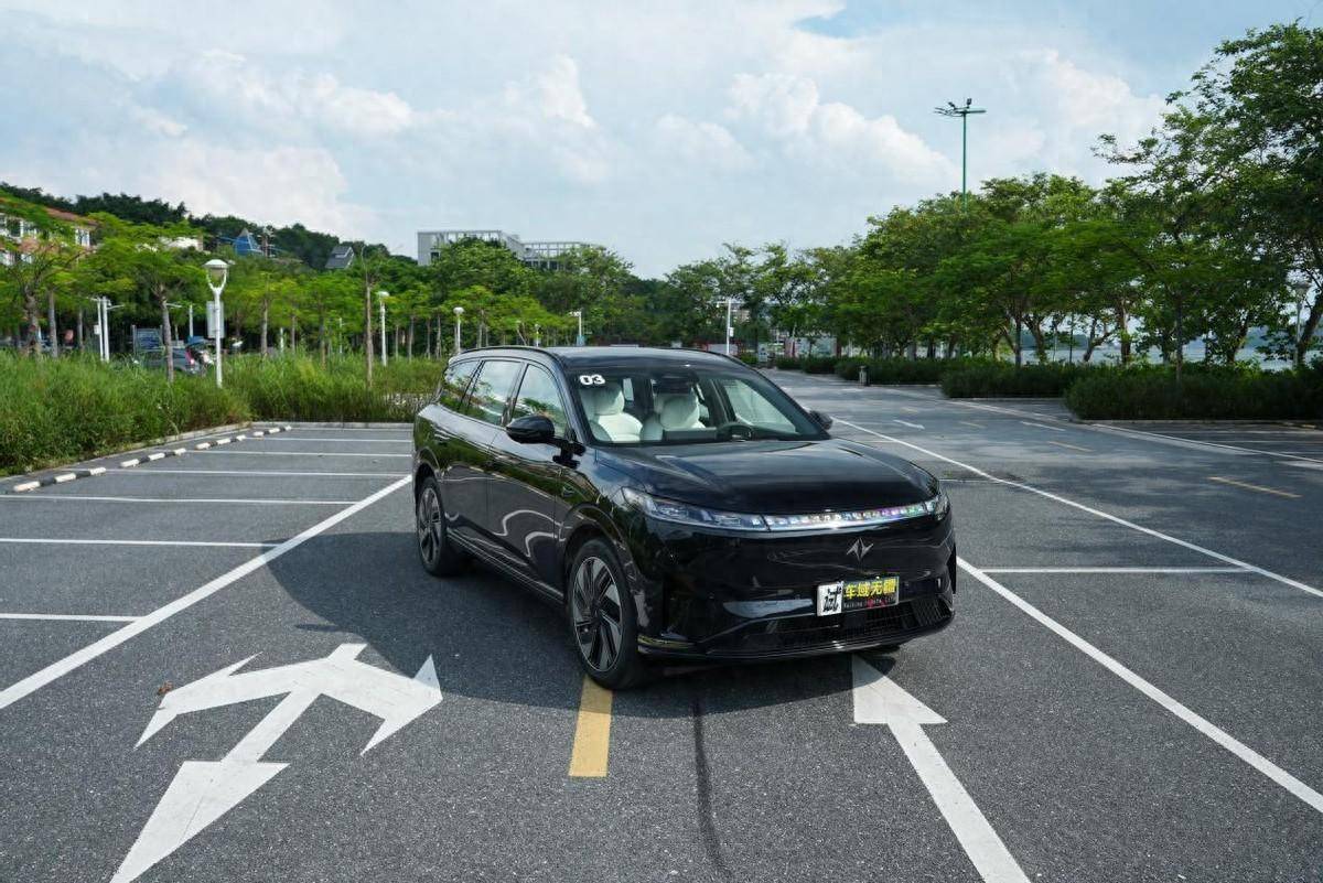 車長5米、軸距3米的大六座智能家用SUV,只要21.66萬起售?