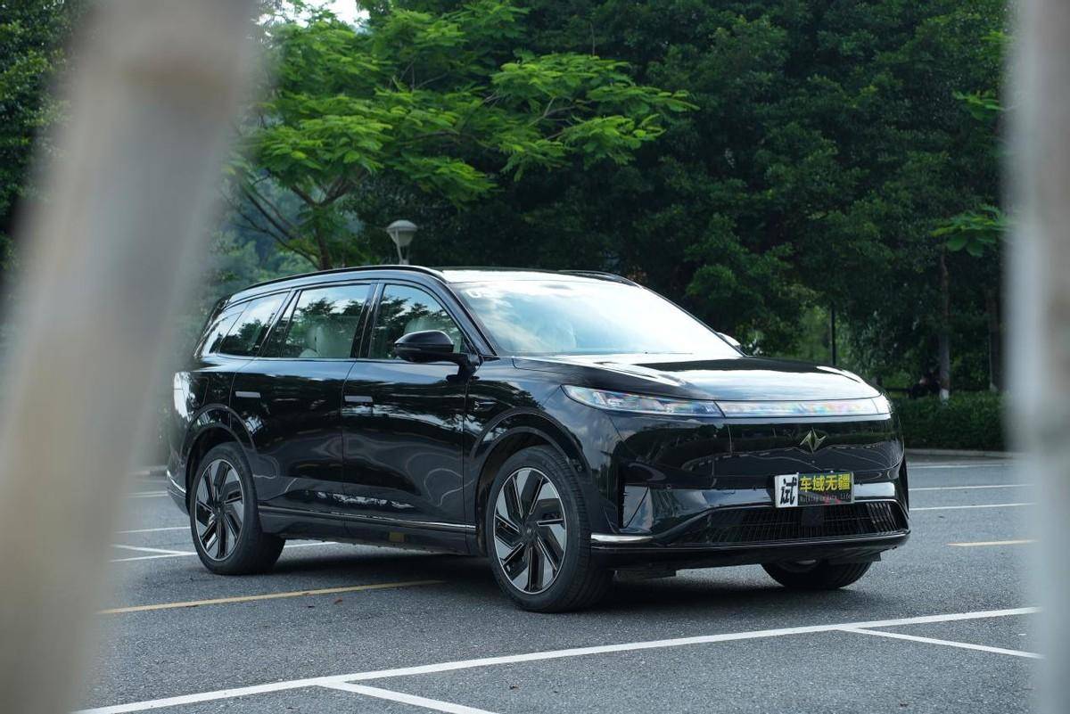 車長5米、軸距3米的大六座智能家用SUV,只要21.66萬起售?