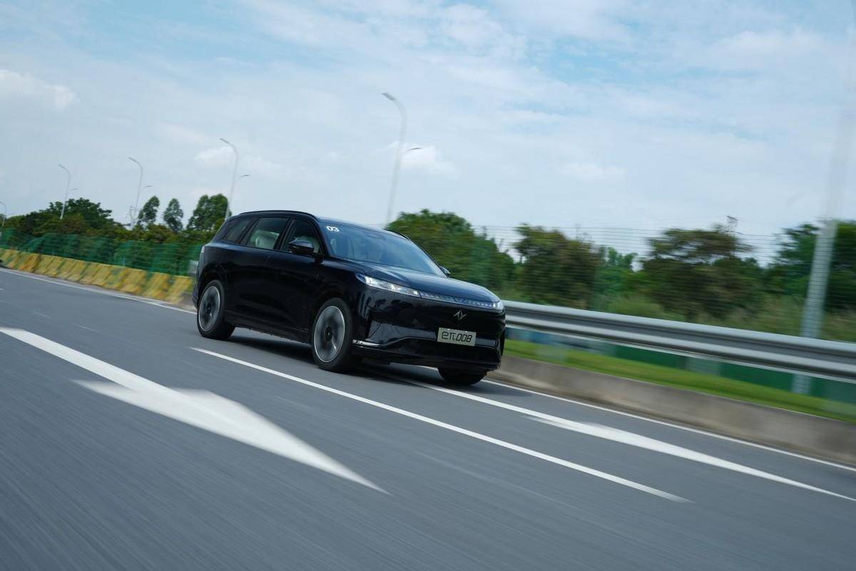 車長5米、軸距3米的大六座智能家用SUV,只要21.66萬起售?