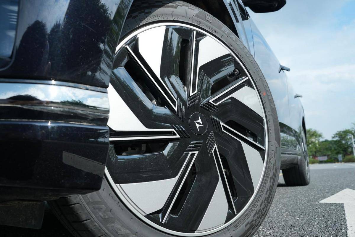 車長5米、軸距3米的大六座智能家用SUV,只要21.66萬起售?