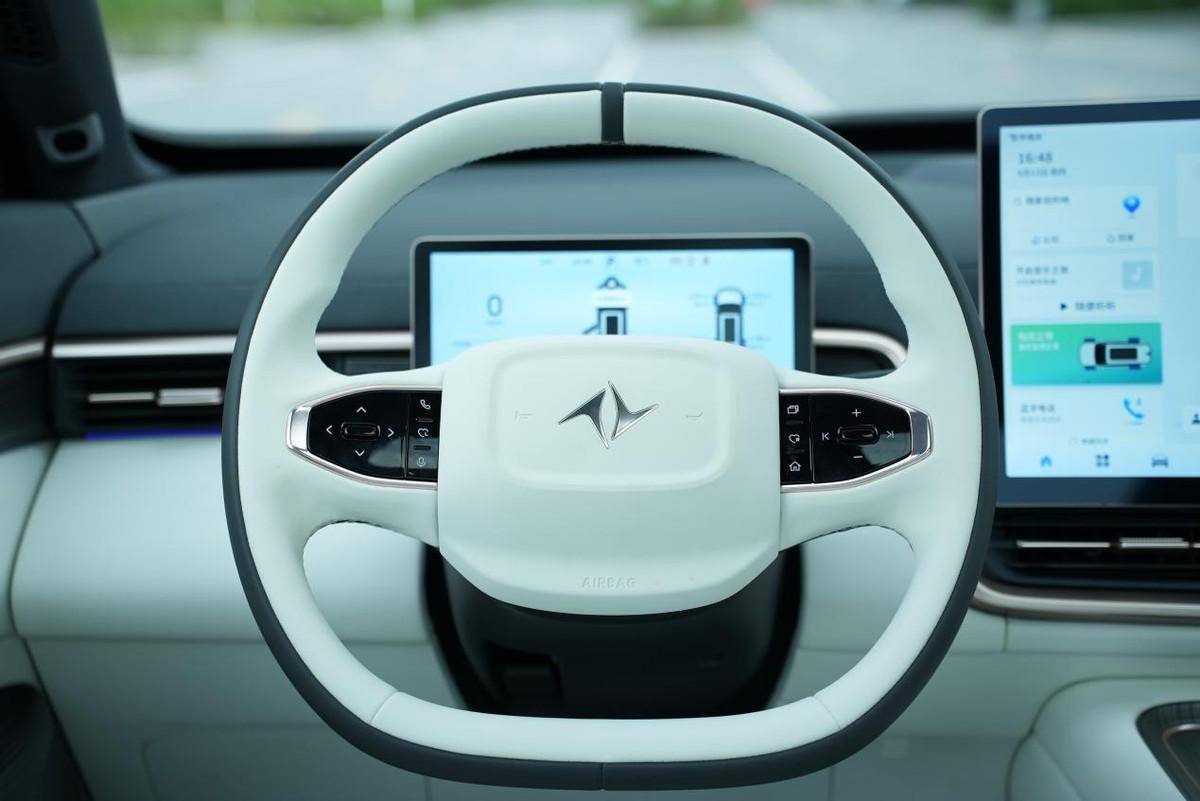 車長5米、軸距3米的大六座智能家用SUV,只要21.66萬起售?