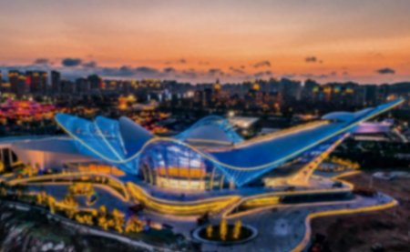 新區十年,鳳舞六載,一座大劇院點亮西海岸