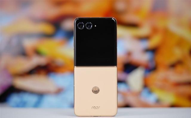 豎折外屏最優解!motorazr50UltraAI元啟評測:4英寸大屏啥都能干